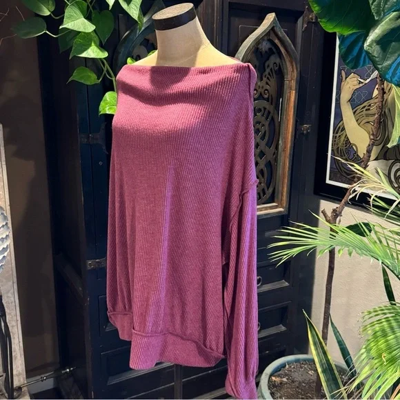 Free People deep earthy burgundy mauve. Oversized ribbed boat neck pull over. - Picture 4 of 15